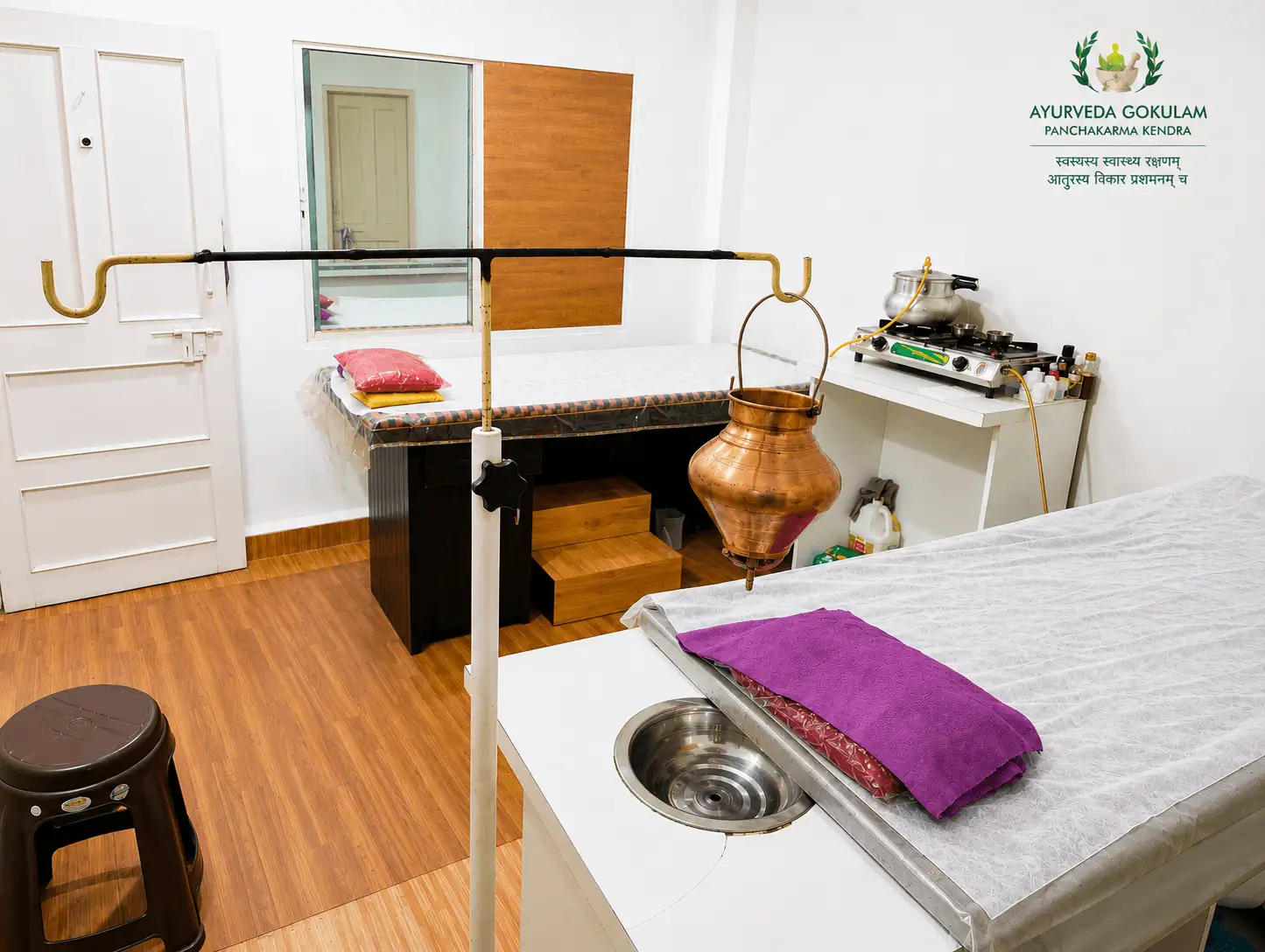 Shirodhara table and equipment at Ayurveda Gokulam, Indore