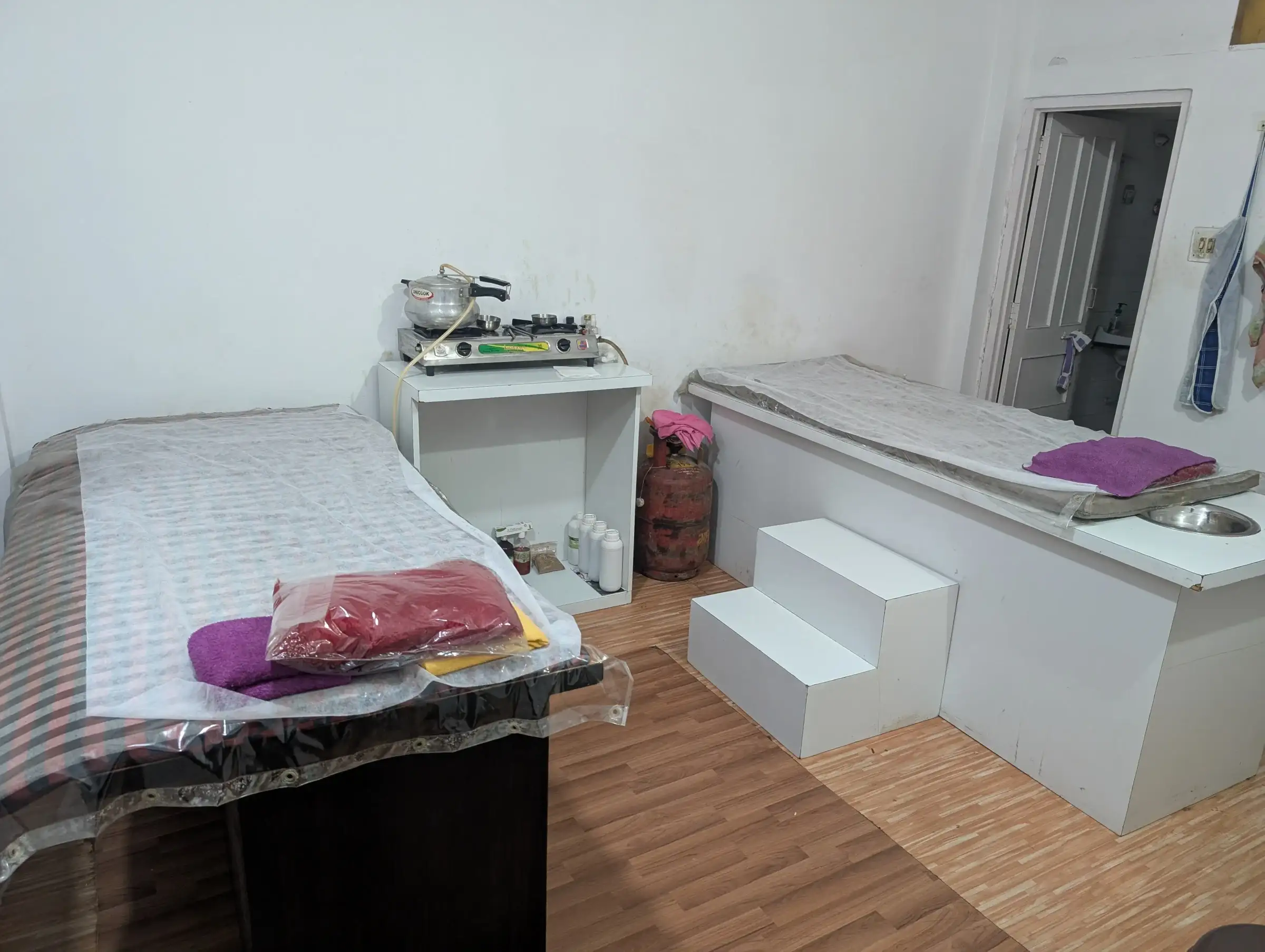 Therapy room at Ayurveda Gokulam Clinic, Vijay Nagar, Indore